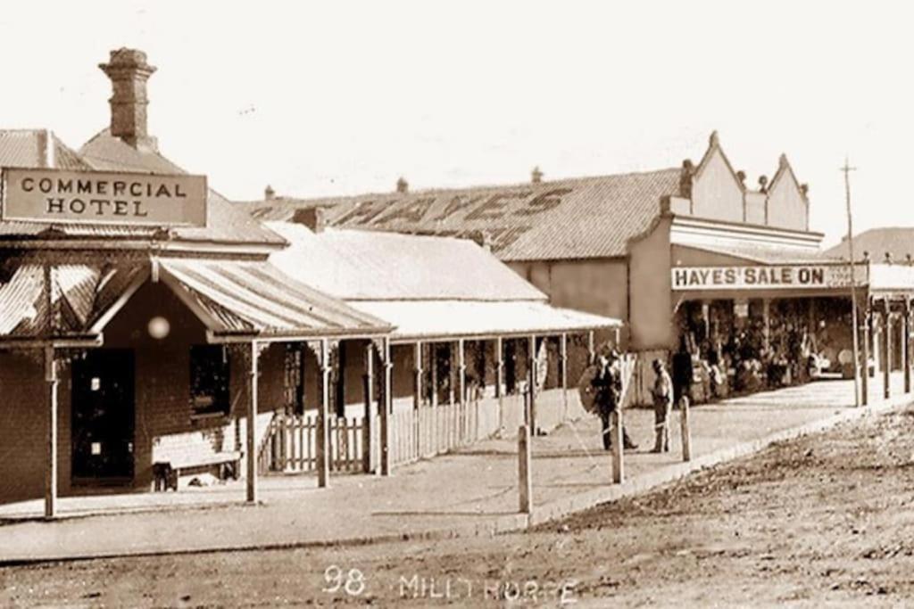 The Commercial Quarters Hotel Millthorpe Exterior photo